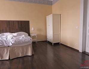 lily/videos/Fs_FHcIqSFxGfEE70jE3BTVYiNKUiqvH