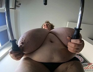 lily/videos/HaWLdLkg5vZuhK3ClUuakJmzu5Q8n7K-