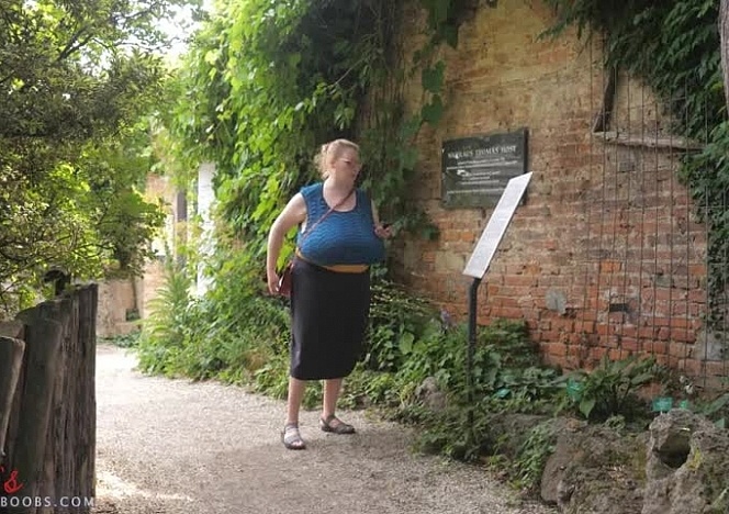 lily2/videos/_mac1NFMPaFGrQck2PlxQsegkXSXAicb