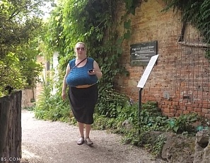 lily2/videos/_mac1NFMPaFGrQck2PlxQsegkXSXAicb